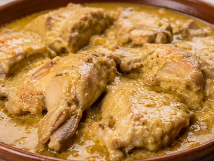 Guiso de Conejo en Salsa de Almendras Cremosa