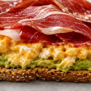 Tostada de Jamón Ibérico y Aguacate - tostada aguacate