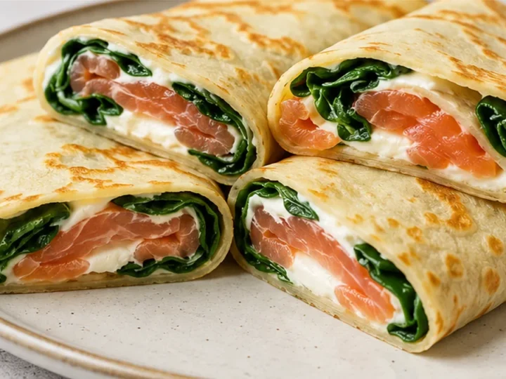 Crepas Saladas de Salmón y Espinacas
