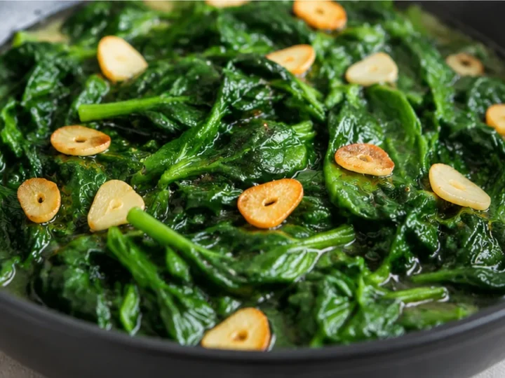Espinacas al Ajillo: Sabor Inolvidable
