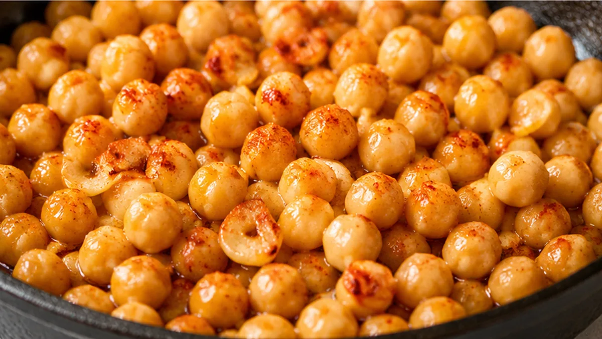 Garbanzos al Ajillo: ¡Sabor Casero en Minutos! Garbanzos al ajillo: prepara esta receta sencilla y deliciosa en minutos. Perfectos como tapa o guarnición, lleno