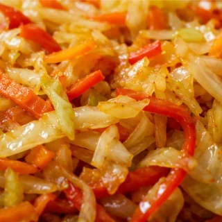 Repollo Rehogado: Cena Saludable en Minutos