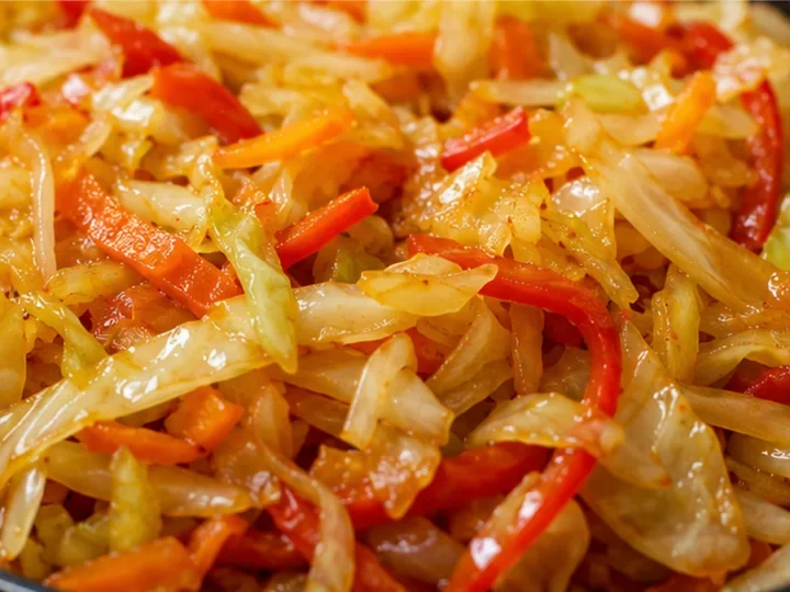 Repollo Rehogado: Cena Saludable en Minutos