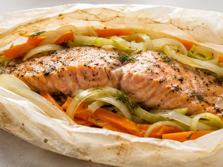 ¡Salmón en Papillote: Sabor y Salud en 15 Minutos!