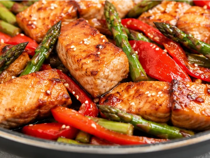 Salmón Salteado con Verduras: ¡Fácil y Rápido!