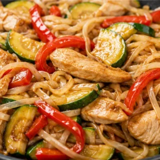 Wok de Tallarines con Pollo: ¡Sabor en Minutos! - wok tallarines