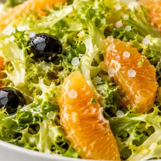 Ensalada de Escarola y Naranja Mediterránea - ensalada escarola - Ensalada escarola: prepara esta receta vibrante y deliciosa. Una opción saludable y refrescant
