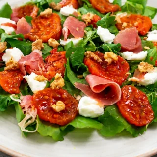 Ensalada de Higo Chumbo y Jamón Serrano - ensalada higos chumbos - Ensalada higos chumbos: saborea esta receta exótica y refrescante. Combina jamón serrano, rúc