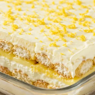 Tiramisú de Limón: Postre Fresco y Delicioso - tiramisú limón - Tiramisú limón: prepara este postre fresco y vibrante con un toque de jengibre y brandy. Ideal p