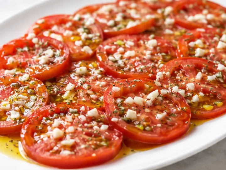 Tomates Aliñados: Sabor Andaluz en Cada Bocado