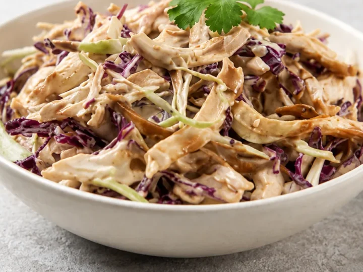 Ensalada de Col con Pollo Fresca