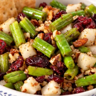 Ensalada de Ejotes Asados con Pera - ensalada ejotes - Ensalada Ejotes: saborea esta versión fresca y diferente con ejotes asados, pera dulce y nueces crujiente