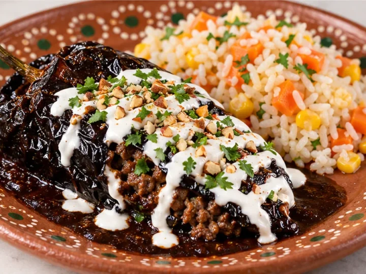 Chiles Rellenos de Carne y Queso