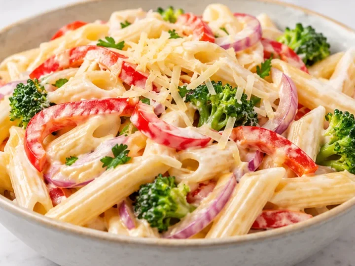 Ensalada de Pasta Cremosa con Verduras