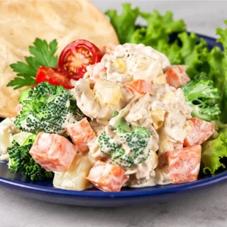 Ensalada de Pollo y Verduras Fresca y Deliciosa - ensalada de pollo con papa cubos