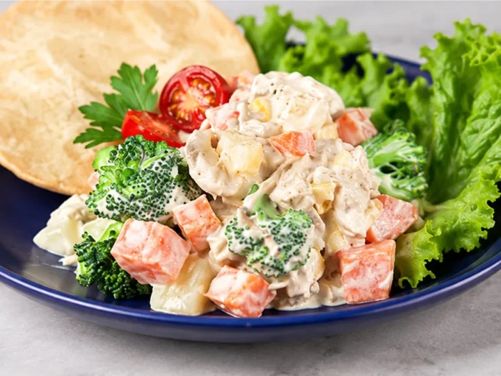 Ensalada de Pollo y Verduras Fresca y Deliciosa