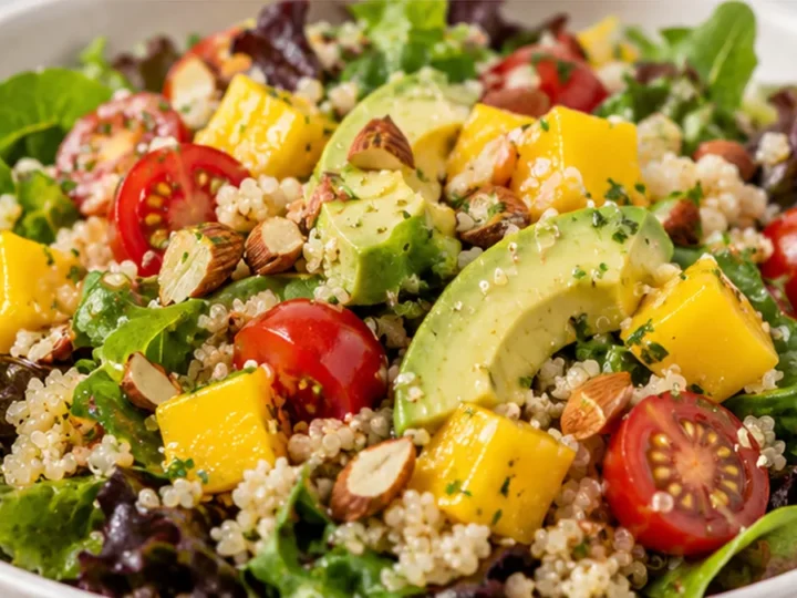 Ensalada Tropical de Quinoa y Mango