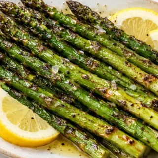 Espárragos a la Plancha: Sabor Inigualable - espárragos plancha - Espárragos plancha: prepara esta guarnición saludable y deliciosa en minutos. Crujientes por f